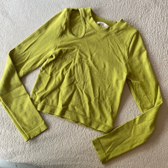 NWOT Happily Grey Lime Green Asymmetrical Cutout Long Sleeve Top Size M/L - Picture 4 of 9